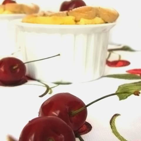 Zdjelica s trešnjama