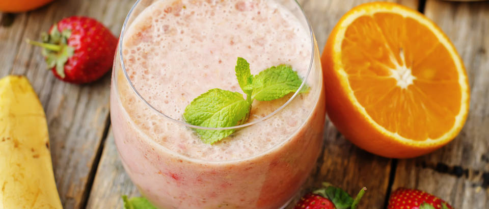 Smoothie naranča jagoda banana shutterstock 281928113