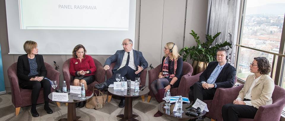 Dr. Dijana Derganc, prof. dr. Wieslava Poravska, prof. dr. Srđan novak, dr. Katinka Giezeman, Jozef Belcik, Danica Juričić Nahal Biosimilari press 09