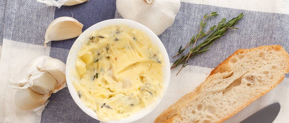 maslac češnjak Shutterstock 309228800