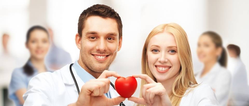 Srce liječenje liječnici medicina doktori muškarac žena spol bolest shutterstock 152010389