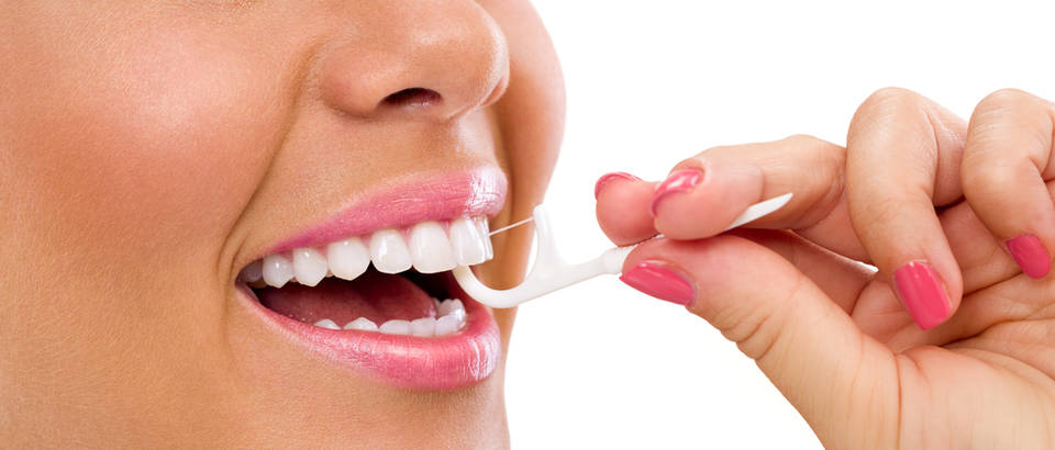 Slikovni rezultat za zubni konac ili interdentalna četkica