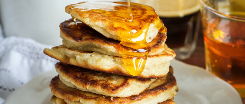 Banane med palačinke američke palačinke zob shutterstock 467094635