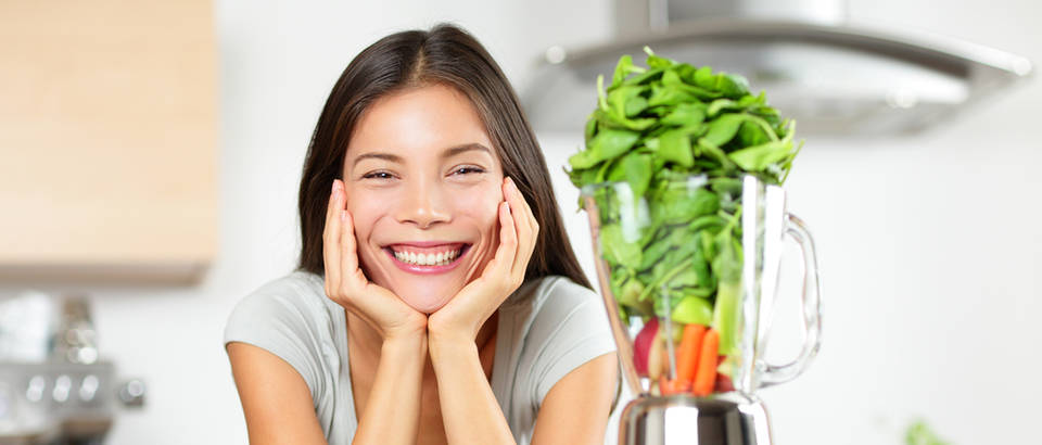 mlada djevojka, povrce, smoothie, Shutterstock 173275577
