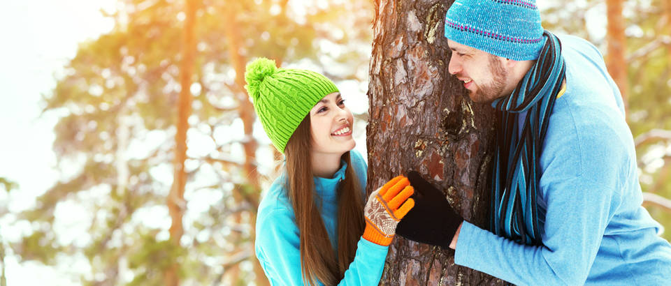 Ljubav par zima priroda šetnja hladnoća rekreacija shutterstock 243524494