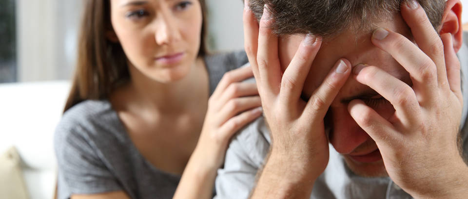 Muškarac zabrinutost shutterstock