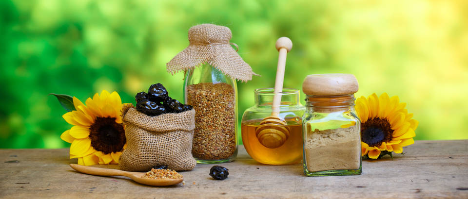 med, propolis, Shutterstock 450558175
