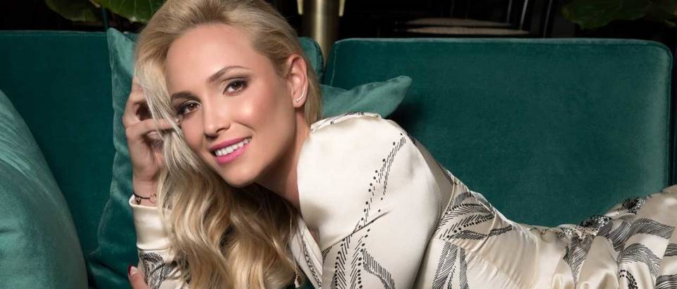donna vekic, Preuzmi (1) Copy