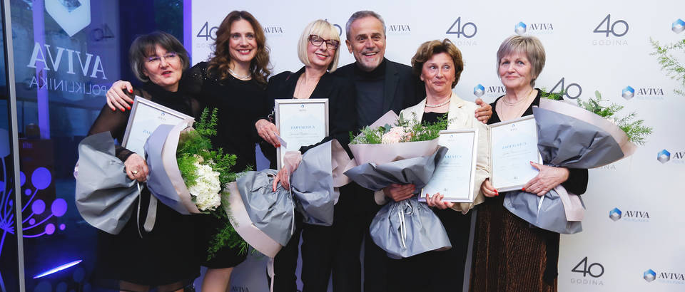 Milan Bandić i med. ravnateljica Sandra Morović s nagrađenim djelatnicama Poliklinike AVIVA
