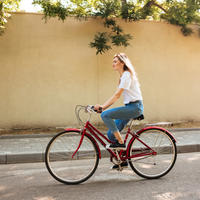 zena na biciklu, Shutterstock 713903989