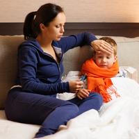 Dijete toplomjer majka bolest temperatura shutterstock 193442804