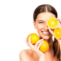 Vitamin C naranča žena djevojka shutterstock 307960376
