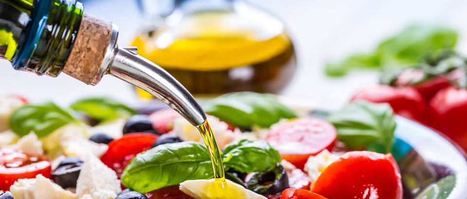 maslinovo ulje, salata, Shutterstock 291753935