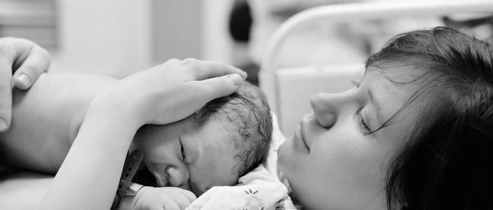 Porod, beba, dijete, majka, žena, Shutterstock 181001375