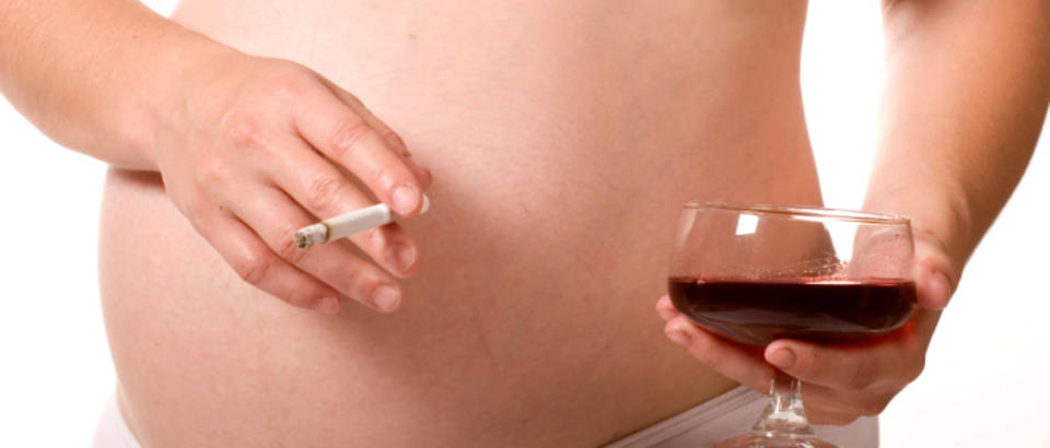 Trudnica, alkohol, cigareta