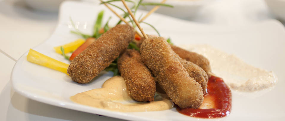 Pohani ćevapi umaci serviranje2