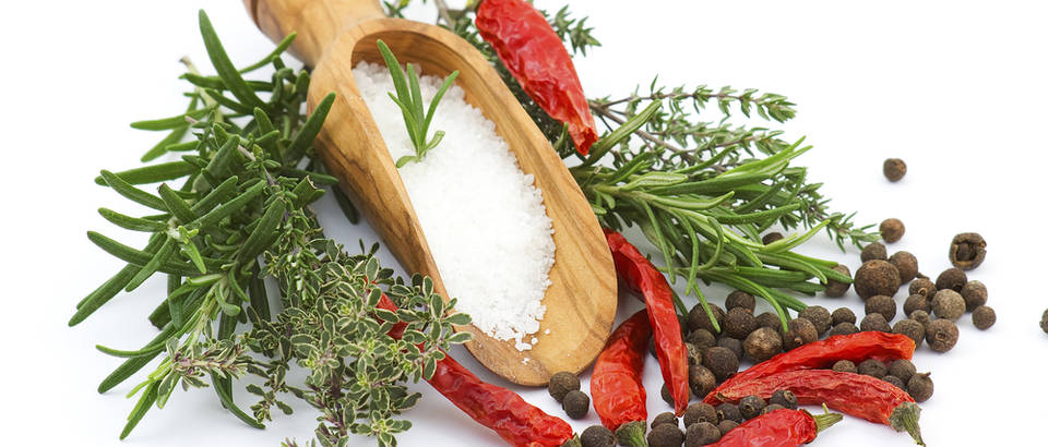 Sol, začini, crvena paprika, timijan, ružmarin, Shutterstock 70169035