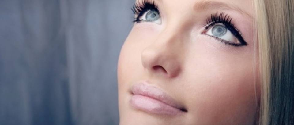 lice, lijepa zena, ljepota, sminka, tus za oci, eyeliner