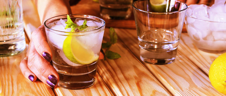 alkohol, Shutterstock 563196853