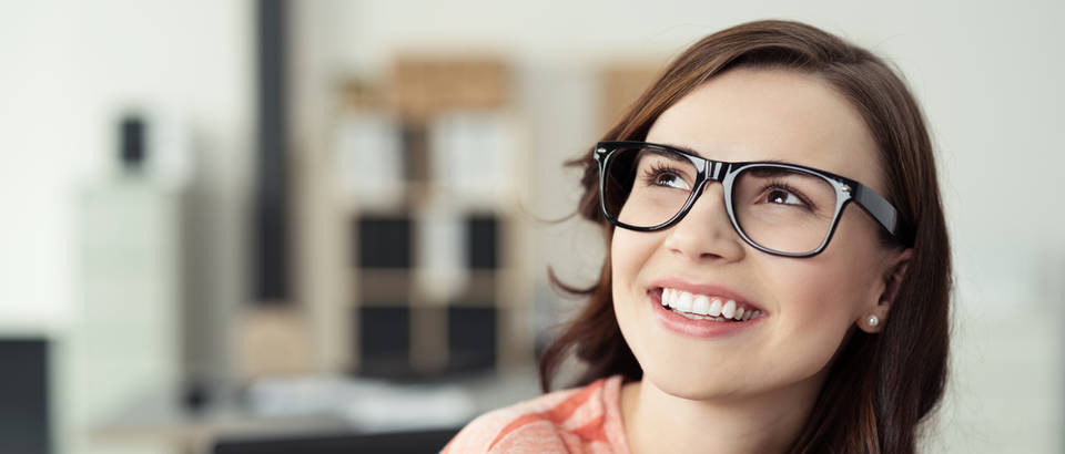 Djevojka, osmijeh, sanjarenje, Shutterstock 272754665