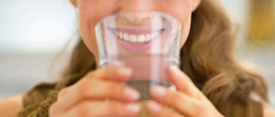 Voda žena post shutterstock 174307055