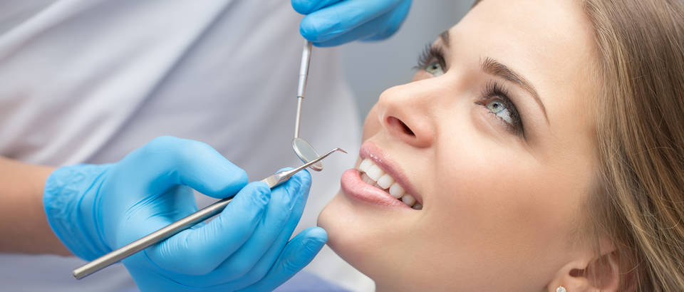 Zubi zubar stomatolog pregled ordinacija lijecenje shutterstock 364127231