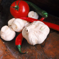 cesnjak-luk-paprika-povrce-chili-zacin