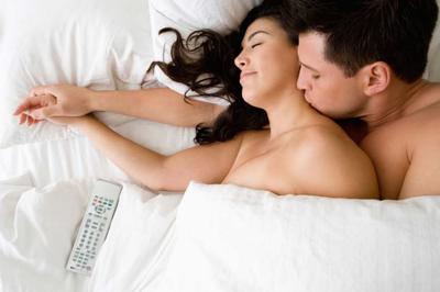 Slike zaljubljenih parova u krevetu